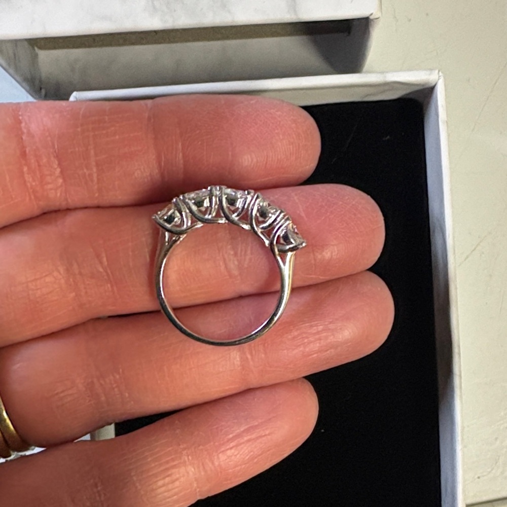 NWOT! 5 moissanite diamond Band - Classic Sterling Silver - Picture 3 of 10